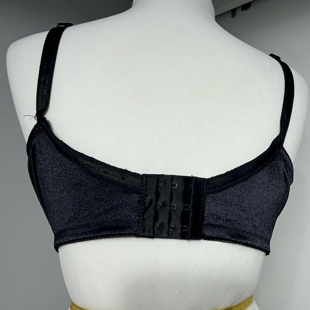 Elegant Black Lace Bralette - Picture 3 of 9